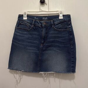 a.n.a Mini Denim Skirt in a Medium Wash with Raw Edge, Size 8